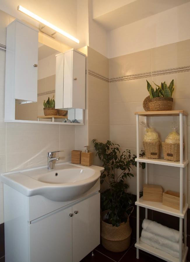 The Bluehouse - Spacious Top Floor Flat With Parking, By Mon Repos Beach Corfu  Exteriér fotografie
