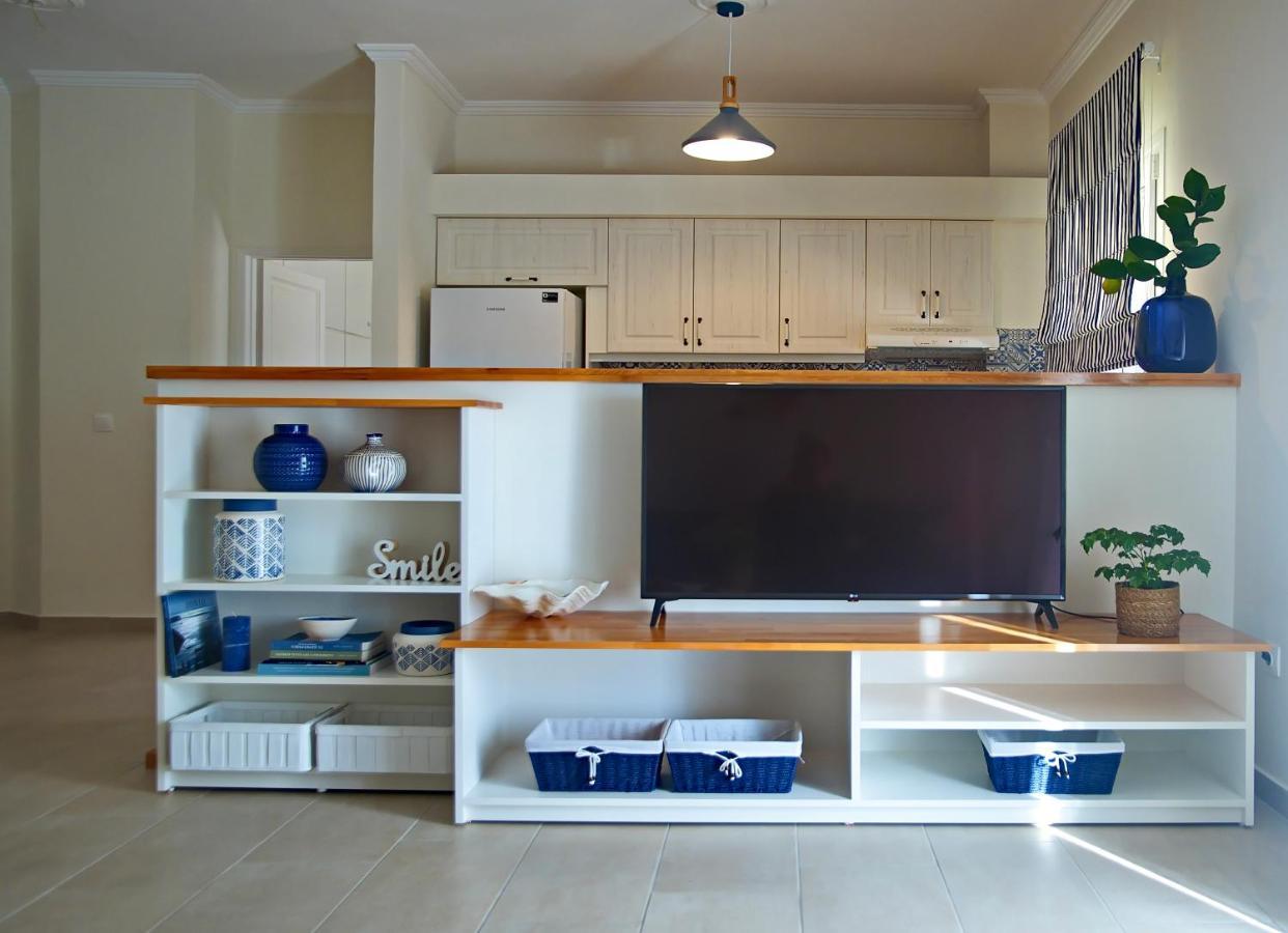 The Bluehouse - Spacious Top Floor Flat With Parking, By Mon Repos Beach Corfu  Exteriér fotografie