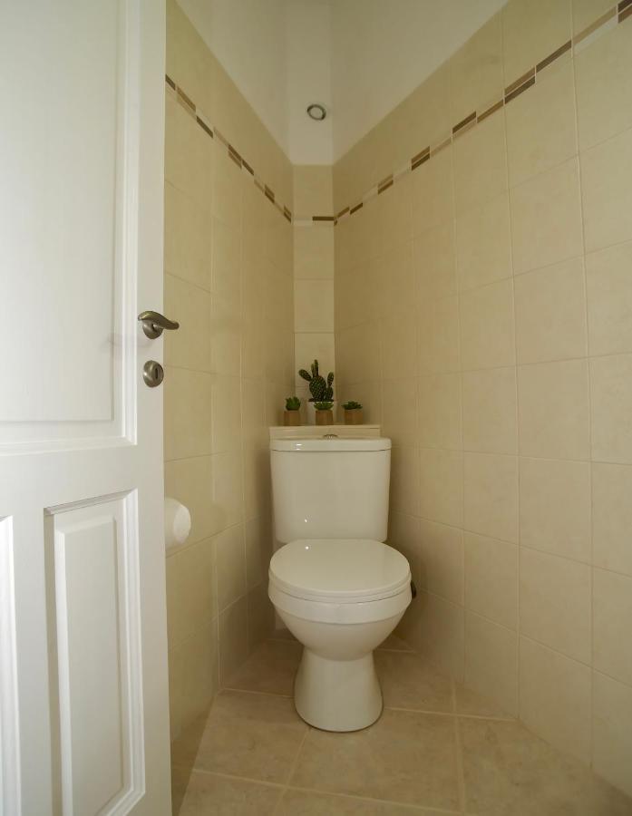 The Bluehouse - Spacious Top Floor Flat With Parking, By Mon Repos Beach Corfu  Exteriér fotografie