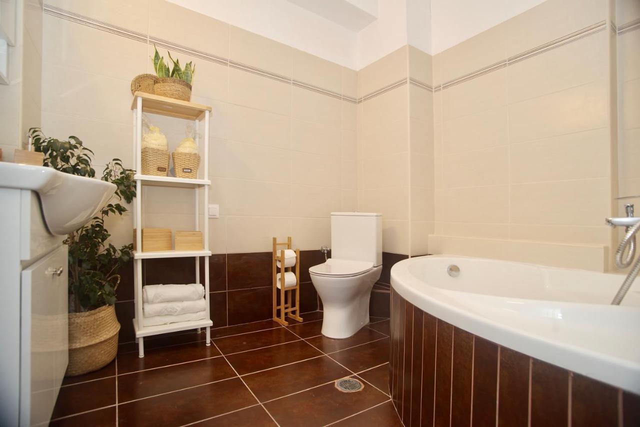 The Bluehouse - Spacious Top Floor Flat With Parking, By Mon Repos Beach Corfu  Exteriér fotografie
