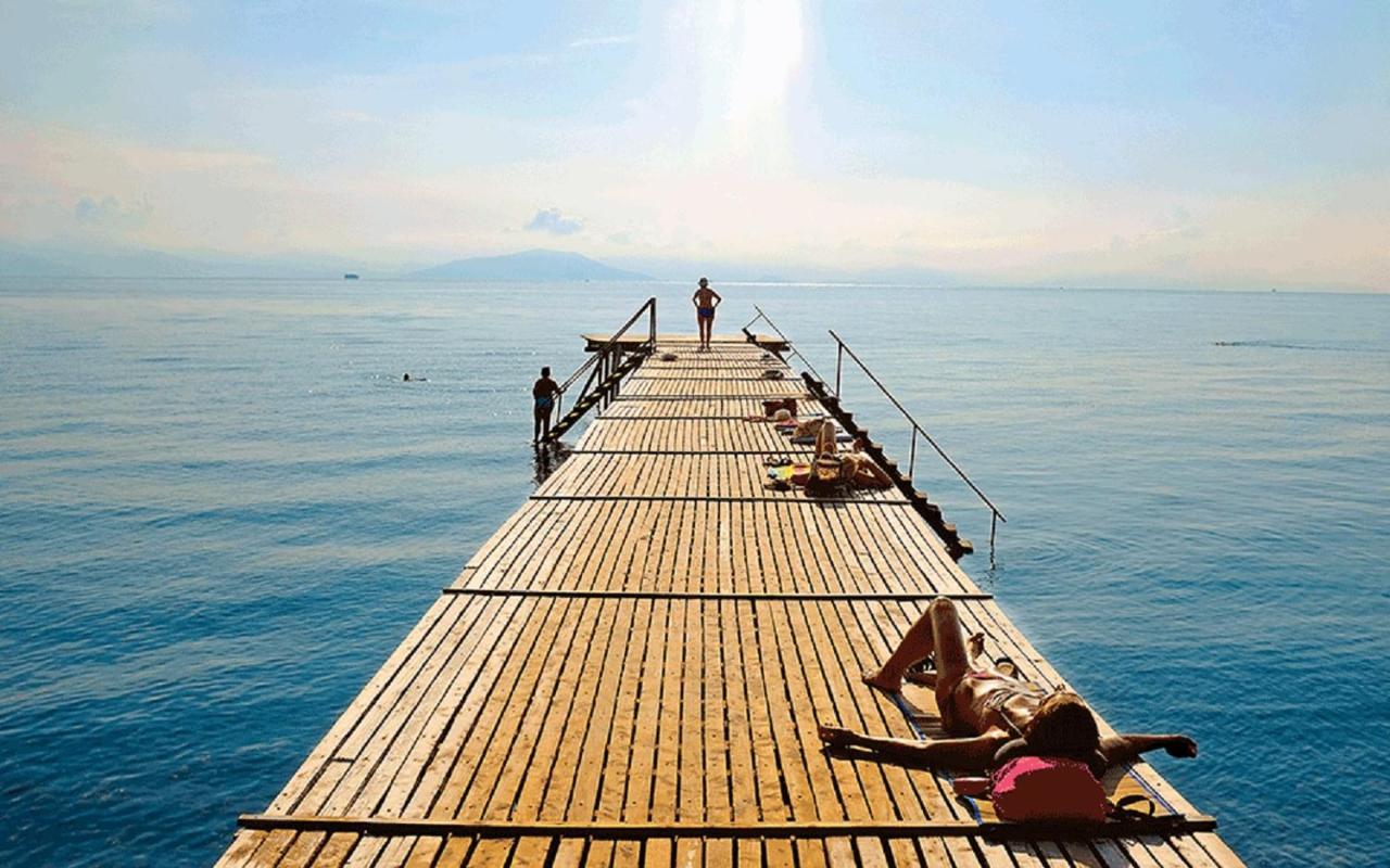The Bluehouse - Spacious Top Floor Flat With Parking, By Mon Repos Beach Corfu  Exteriér fotografie