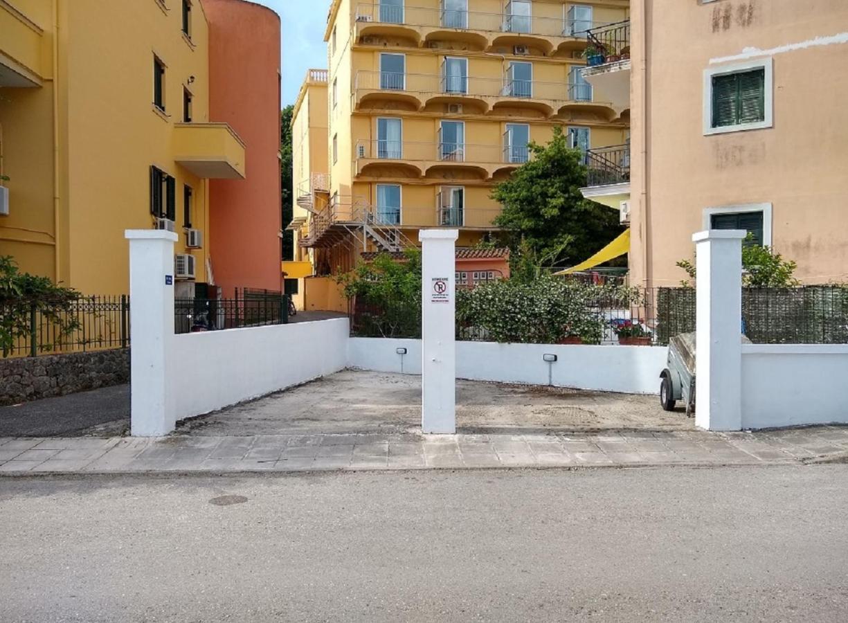 The Bluehouse - Spacious Top Floor Flat With Parking, By Mon Repos Beach Corfu  Exteriér fotografie